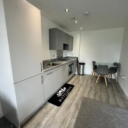 Luxury 1Br Near Manchester Town Exterior photo